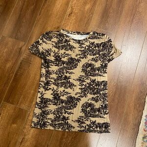 L'AGENCE Tan and Black Floral Short Sleeve Tee